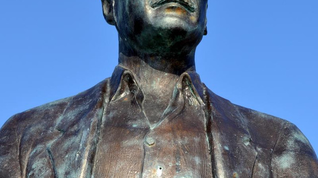 Silivri'deki Nazım Hikmet heykeline saldırı