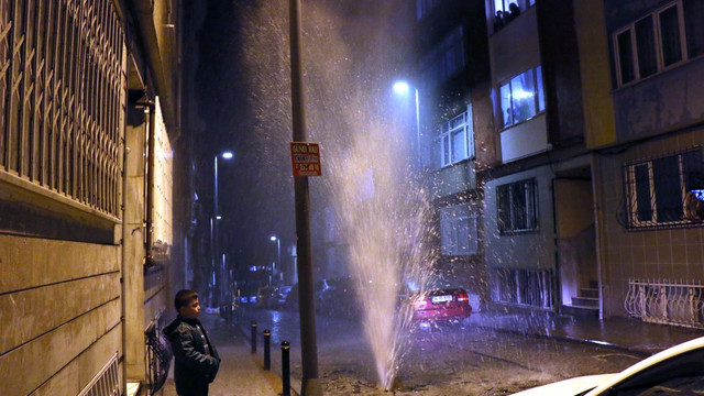 Şişli'de su borusu patladı