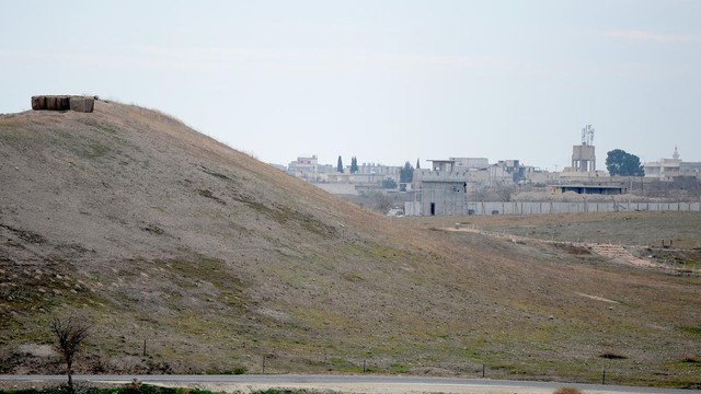 Suriye sınırına güvenlik duvarı örme çalışmaları