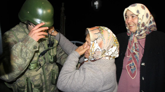 Suriye sınırındaki Mehmetçik'e "çifte" yılbaşı sürprizi