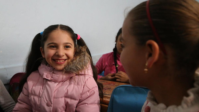 Suriyeli Nur İstiklal Marşı'nı ezbere okuyor