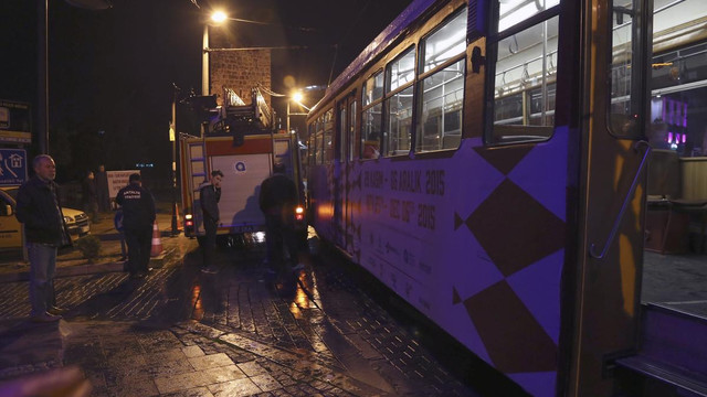 Tarihi evde çatı yangını