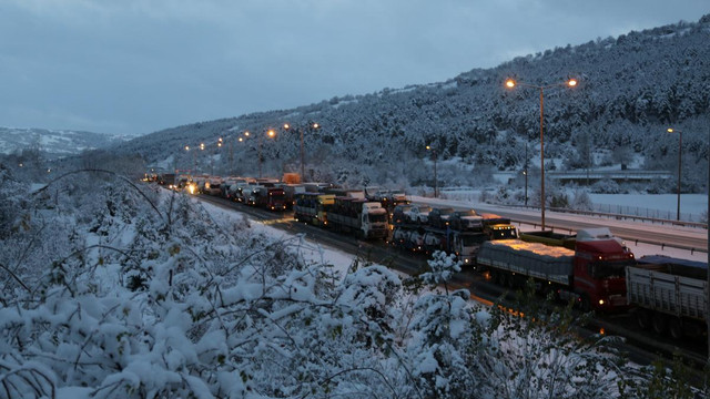 TEM otoyolu Ankara yönü ulaşıma kapandı