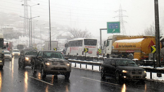 TEM otoyolunda zincirleme trafik kazası meydana geldi! 1 ölü 31 yaralı!