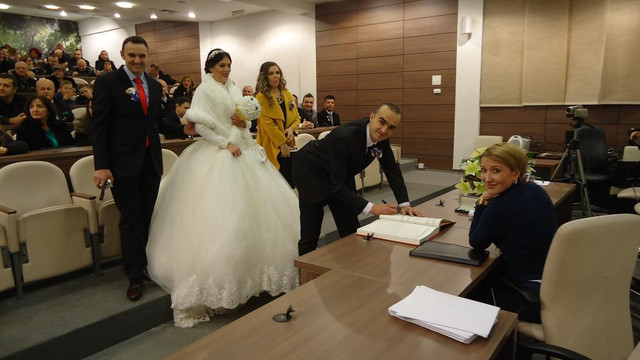 TSK, Bosnalı subayı mutlu gününde yalnız bırakmadı