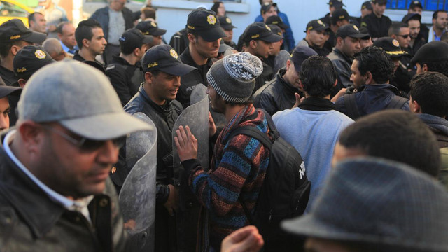 Tunus'ta öğrenci gösterileri