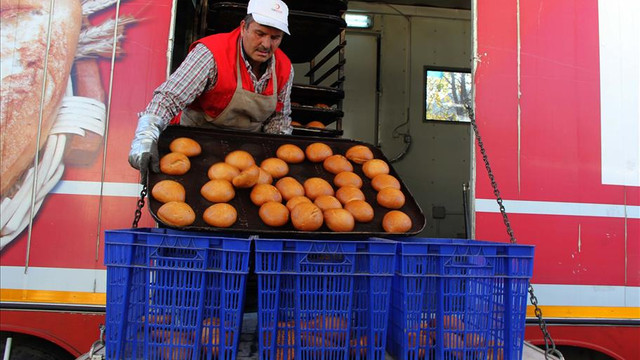 Türk Kızılayından Türkmenlere sıcak aş