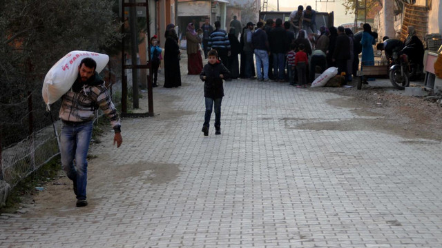 Türkmenlere insani yardım malzemesi