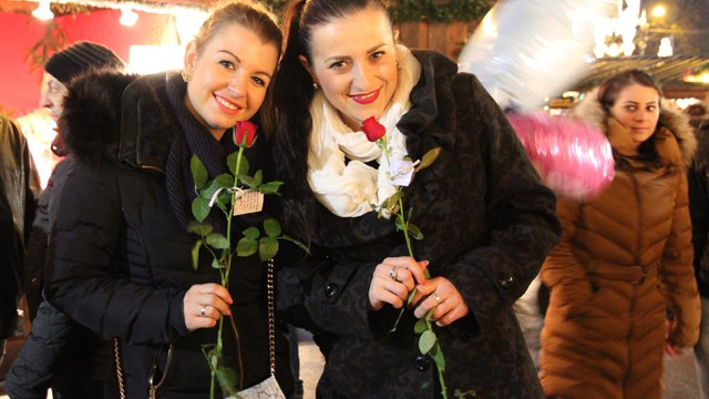 UETD Avusturya Gençlik Kolları 4 bin gül dağıttı