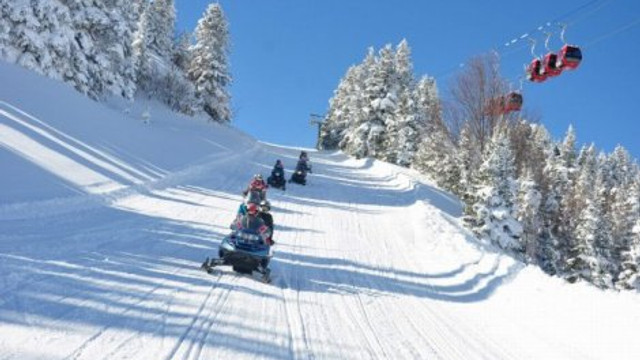 Uludağda kar motoru devrildi: 1 turist yaralı