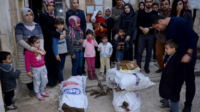 Üniversite öğrencilerinden Suriyeli yetimlere yakacak yardım