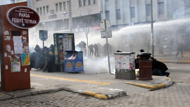 Van'da izinsiz gösteri