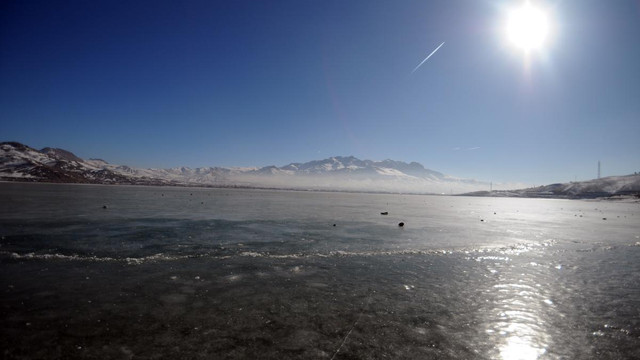 Van'da Sıhke Gölü dondu