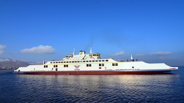 Yeni feribot Van Gölü'nde ilk seferini yaptı