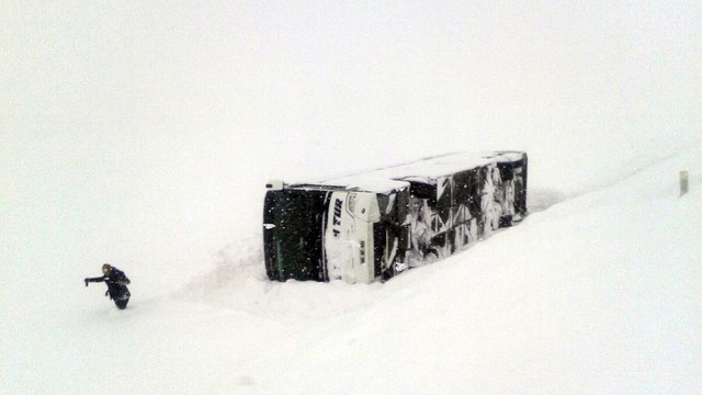 Yolcu otobüsü devrildi: 6 yaralı