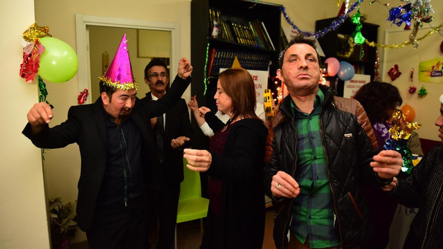 "Yüz"leri güldü, yeni yılda başkalarının da yüzü gülsün istediler