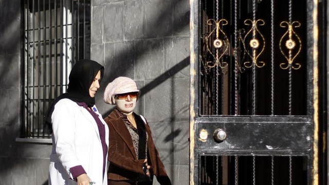 Yüzü yanan kadın, ailesinin desteğiyle hayata tutundu