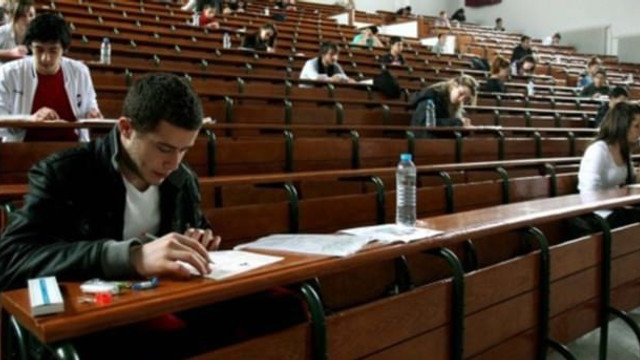 Açıköğretim sınavında ilginç kopya girişimi