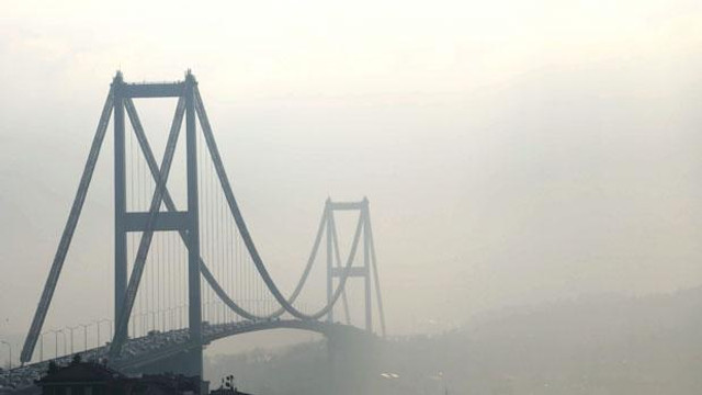 İstanbul Boğazına sis engeli! Gemi geçişine kapatıldı!