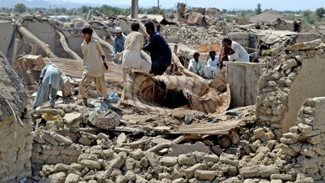 Hindistanda deprem! 4 ölü 100 yaralı