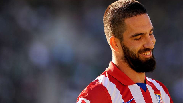 Arda Turan bugünden itibaren Barcelonanın hizmetinde