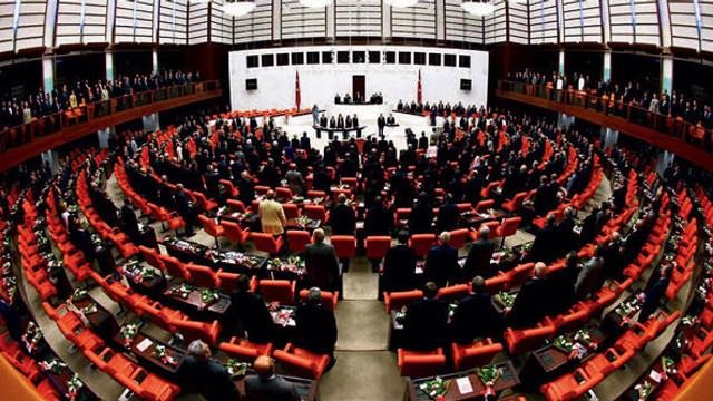 Doğum yapan anneye yarı zamanlı çalışma hakkı kabul edildi