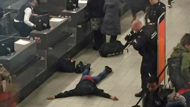 Amsterdam Havalimanında bomba paniği!
