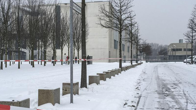 Almanya Başbakanlığında şüpheli paket alarmı