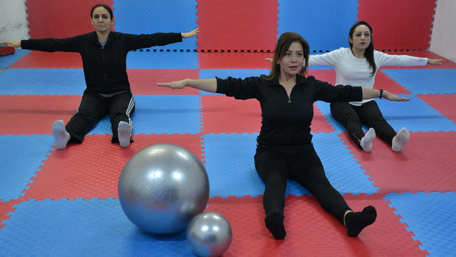 "Altın kızlar" halk oyunları ile sosyalleşiyor