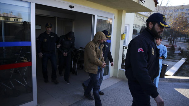 Ankara'da yakalanan iki canlı bomba adliyeye sevk edildi