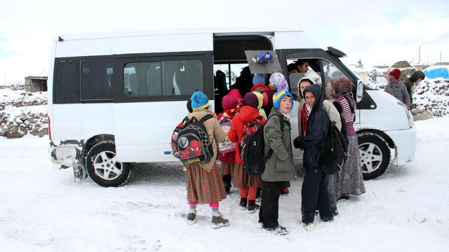 Ardahan'da kapalı köy yolları ulaşıma açıldı