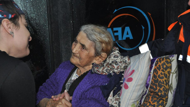 Ayşe Nine'nin yardımına ekipler yetişti