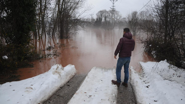 Bartın'da sağanak taşkına neden oldu