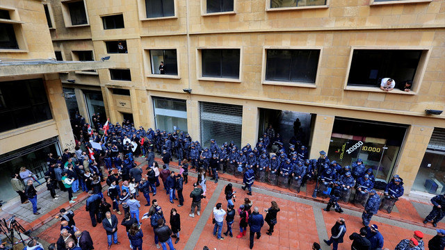 Lubnan'da hukumet protesto edildi