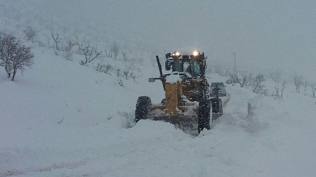 Cenaze, köy yolu ulaşıma açılınca defnedilebildi