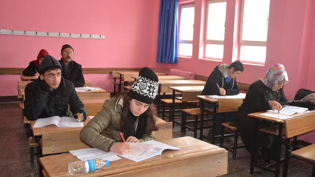 Cizre ve Silopili öğrenciler sınava Siirt'te girdi