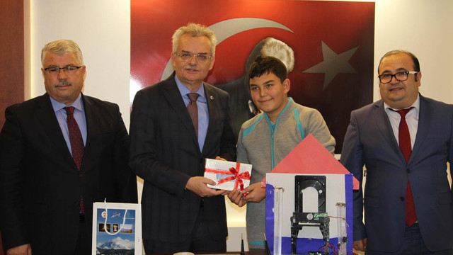 Çocukların pencereden düşmesini önleyecek projeye ödül