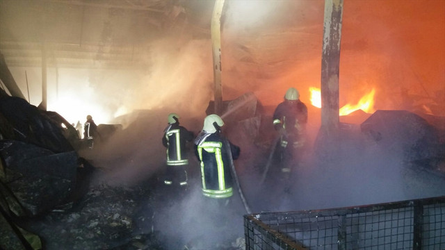 Denizli'de soguk hava deposunda yangin