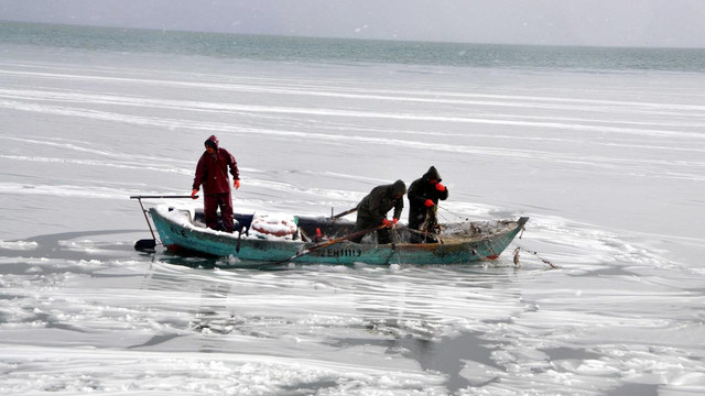 Eğirdir Gölü buz tuttu
