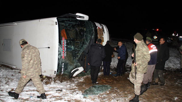 Elazığ'da otobüs devrildi: 26 yaralı