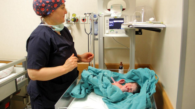 Elazığ'da yeni yılın ilk bebeği ''Ayşegül'' oldu