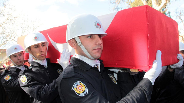 Eski Bakan Şakar'ın cenazesi toprağa verildi