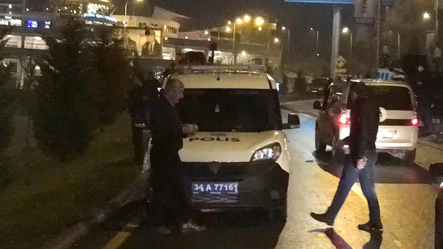 Eyüp'te polis aracına ateş edildi