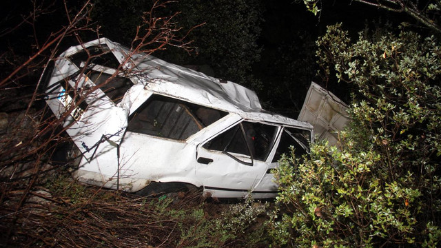 Fethiye'de otomobil uçuruma yuvarlandı: 2 yaralı