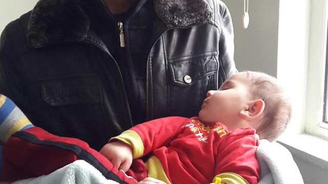 Hasta bebek için karla mücadele