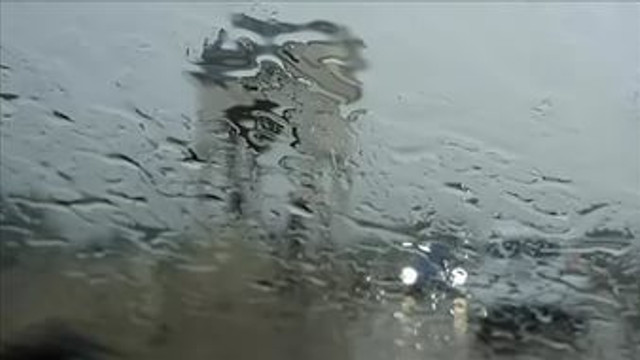 Edirnede sağanak yağış yaşamı olumsuz etkiliyor