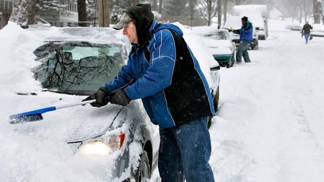 Buz tutan cam nasıl temizlenir? Buzlanan araba camı nasıl temizlenir?
