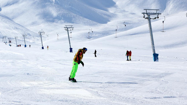 Kar yağışı, kayakseverleri sevindirdi