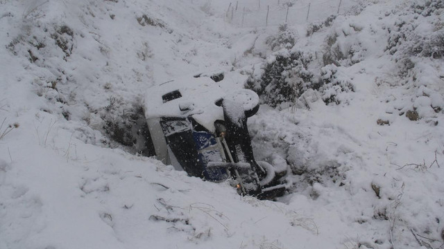 Karaman'da öğrenci servisi devrildi: 13 yaralı