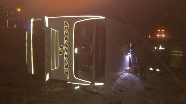 Kayseri'de yolcu otobüsü devrildi: 23 yaralı